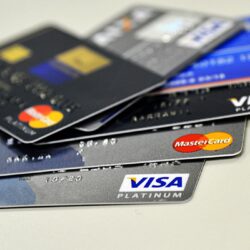 Juros médios dos bancos caem para 44,6% ao ano