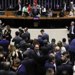 Câmara aprova arcabouço fiscal sem Fundeb e Fundo do DF