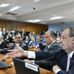 Senado aprova projetos que permitem parcelamento de dívidas e perdão de multas com a Receita Federal