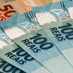 No Brasil, quem ganha mais de R$ 320 mil por mês tem 70% da renda isenta