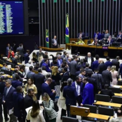 Câmara aprova minirreforma eleitoral: saiba o que muda