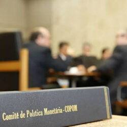 Copom reduz Selic para 12,75% e dívida pública cai cerca de R$ 22 bilhões