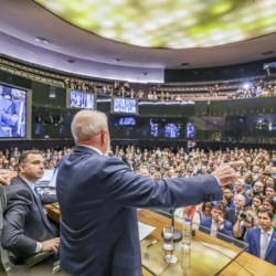 Lula veta trecho da LDO com ataques à reforma agrária e muda prazos para emendas parlamentares