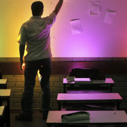 Lei garante a professores plano de carreira e jornada reduzida