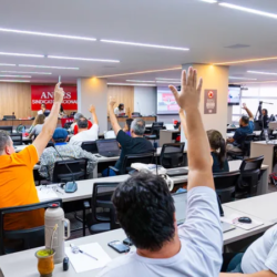 Professores de universidades federais anunciam greve a partir de 15 de abril