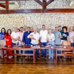 Lula ouve pautas de sindicatos e movimentos populares em reunião