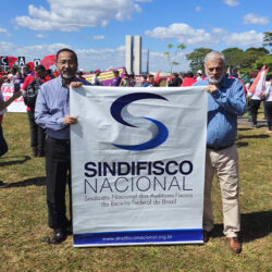 Sindifisco Nacional cobra fim da contribuição previdenciária em marcha com Fonasefe