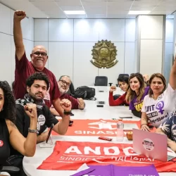 Governo encerra diálogo sobre salário, e grevistas da educação fazem vigília em ministério na Esplanada: ‘decepção’