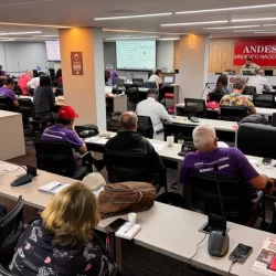 Professores do ensino superior decidem pelo fim da greve; acordo com o governo federal será assinado na quarta (26)