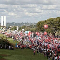 Greve unificada da Educação arranca vitórias do governo