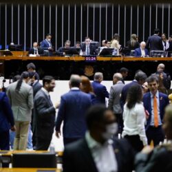 PEC perdoa bilhões de multas de partidos, incluindo por cotas raciais