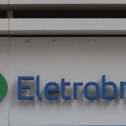 Eletricitários convocam ato contra acordo que ratifica privatização da Eletrobras