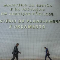 GOVERNO, CUMPRA COM O NEGOCIADO E ASSINADO NOS TERMOS DE ACORDO COM AS CATEGORIAS DO FUNCIONALISMO PÚBLICO FEDERAL.