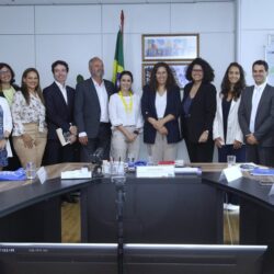 Em reunião com sociedade civil, ministra debate incentivo à liderança feminina e promoção de equidade no serviço público