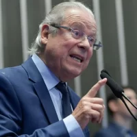 Fim da escala 6×1 deve ser uma das “agendas prioritárias” de 2025, defende Zé Dirceu