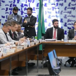 Hugo Motta reúne líderes e anuncia comissão do voto distrital misto