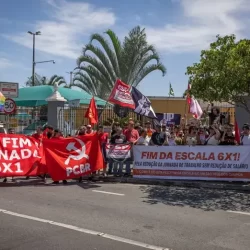 Manifestantes foram às ruas neste domingo (16) contra escala 6×1
