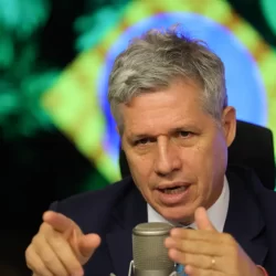 Alimentos estão mais baratos, mas preços devem cair mais, diz ministro