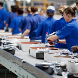 Reduzir jornada de trabalho aumenta a produtividade e dá maior lucro a empresas