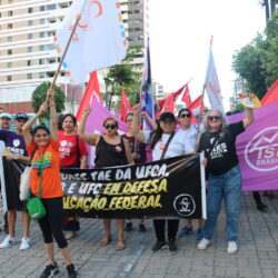 SINTUFCE se soma a sindicatos, movimentos e parlamentares em ato unificado do 1º de Maio em Fortaleza