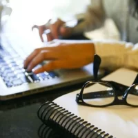 MEC atualiza diretrizes para oferta de cursos EaD; o que é preciso saber