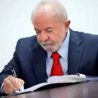 Governo sanciona reajuste e reestruturação de carreiras