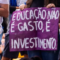 Após pressão, governo revê contingenciamento de recursos para educação federal 