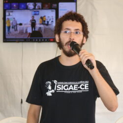 Trabalhadores terceirizados da UFC paralisam atividades contra atrasos salariais e recebem apoio do SINTUFCE