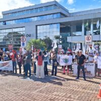Servidores do Judiciário protestam em frente ao CNJ por democratização e valorização