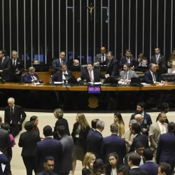 Pagar salários com recursos de emendas pode? Não, mas o Congresso aprovou