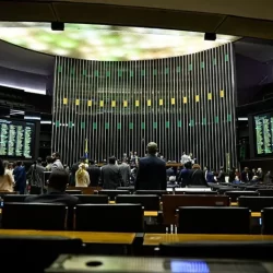 Derrubada do IOF é reflexo da luta de classes e demonstra interesses no Congresso, dizem especialistas