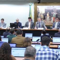 Câmara aprova isenção de IR para quem ganha até R$ 5 mil e mantém taxação para super-ricos