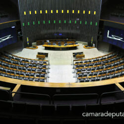 Câmara aprova PEC que modifica pagamento de precatórios