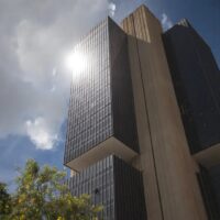 A instituição da Taxa de Fiscalização do Sistema Financeiro como instrumento de fortalecimento do Banco Central do Brasil