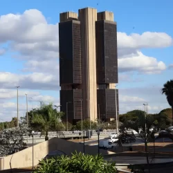 Inflação de 2025 ficará abaixo do teto da meta, em 4,45%