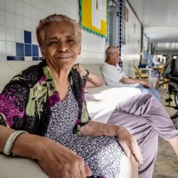 Tema da redação do Enem ajuda a debater etarismo, dizem professores 