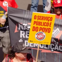 No dia 4 de dezembro, vamos ocupar às ruas de cada canto desse país contra a Reforma Administrativa