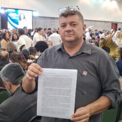 SINTUFCE entrega carta com reivindicações dos servidores técnicos-administrativos à equipe do presidente Lula, em Fortaleza