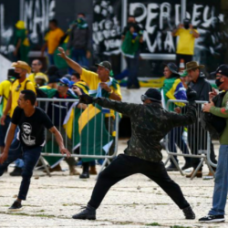 8 de janeiro: protestos pelo país marcam três anos da tentativa de golpe e rechaçam anistia; veja programação