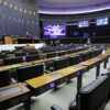 Votações decisivas avançam na Câmara com plenário esvaziado e quórum alto no sistema