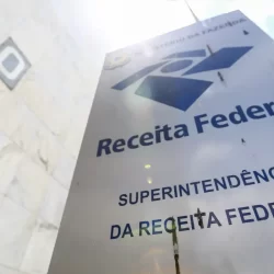 Receita nega aumento de imposto para professores com novo piso