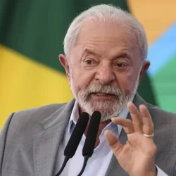 Lula freia penduricalhos no Legislativo ao sancionar reajuste