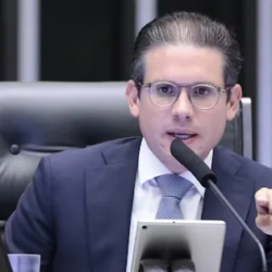 Motta diz que fim da escala 6×1 será debatida por meio de PEC