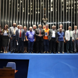 Sessão solene no Senado homenageia o Dia do Trabalhador e destaca desafios da pauta trabalhista e previdenciária