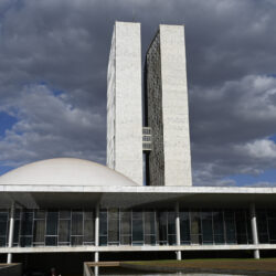 Após desmontar sindicatos na reforma de Temer, empresariado agora pede “negociação coletiva” para reduzir jornada