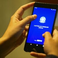 Novo Caged: Brasil cria quase 700 mil empregos formais em 2026
