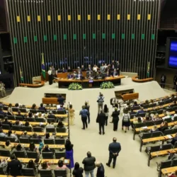 Fim da escala 6×1: 171 deputados querem adiar lei que beneficia trabalhadores; saiba quem são