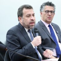 Governo defende fim imediato da escala 6×1
