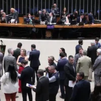 Piso do magistério: Câmara aprova MP do governo Lula que garante aumento real