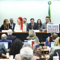 Fim da escala 6×1: relator propõe jornada de 40h semanais com transição de 14 meses; votação será nesta quarta